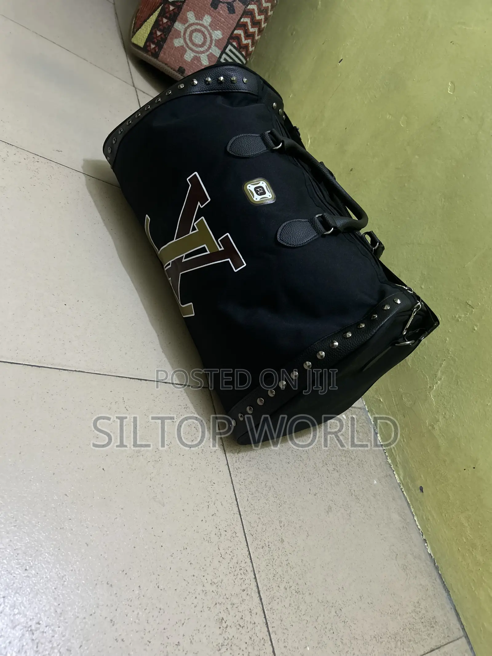 Traveling Bag (Medium Size)