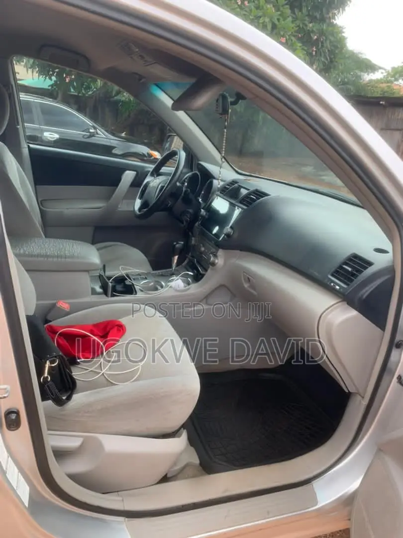 Toyota Highlander 2010 Silver