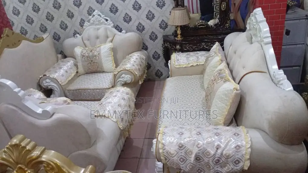 Exquisite Seater Royal Chair