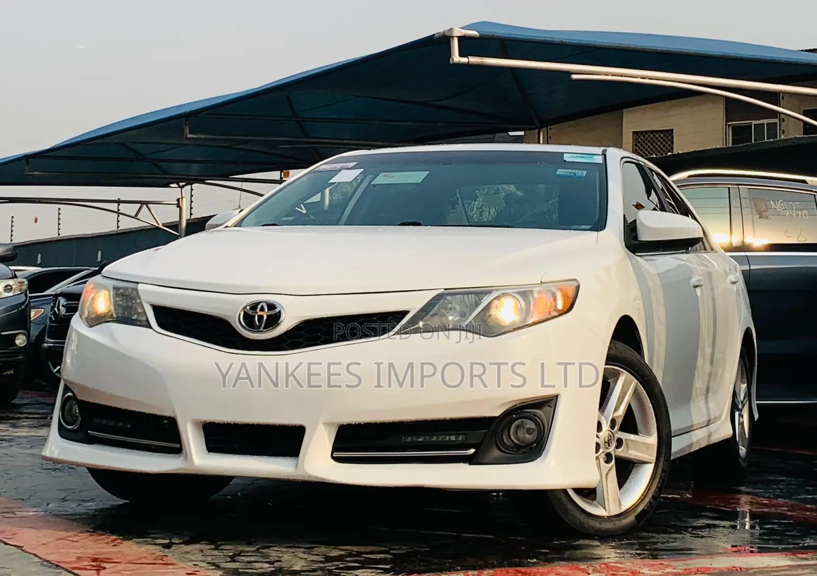 Toyota Camry SE 4dr Sedan (2.5L 4cyl 6A) 2014 White