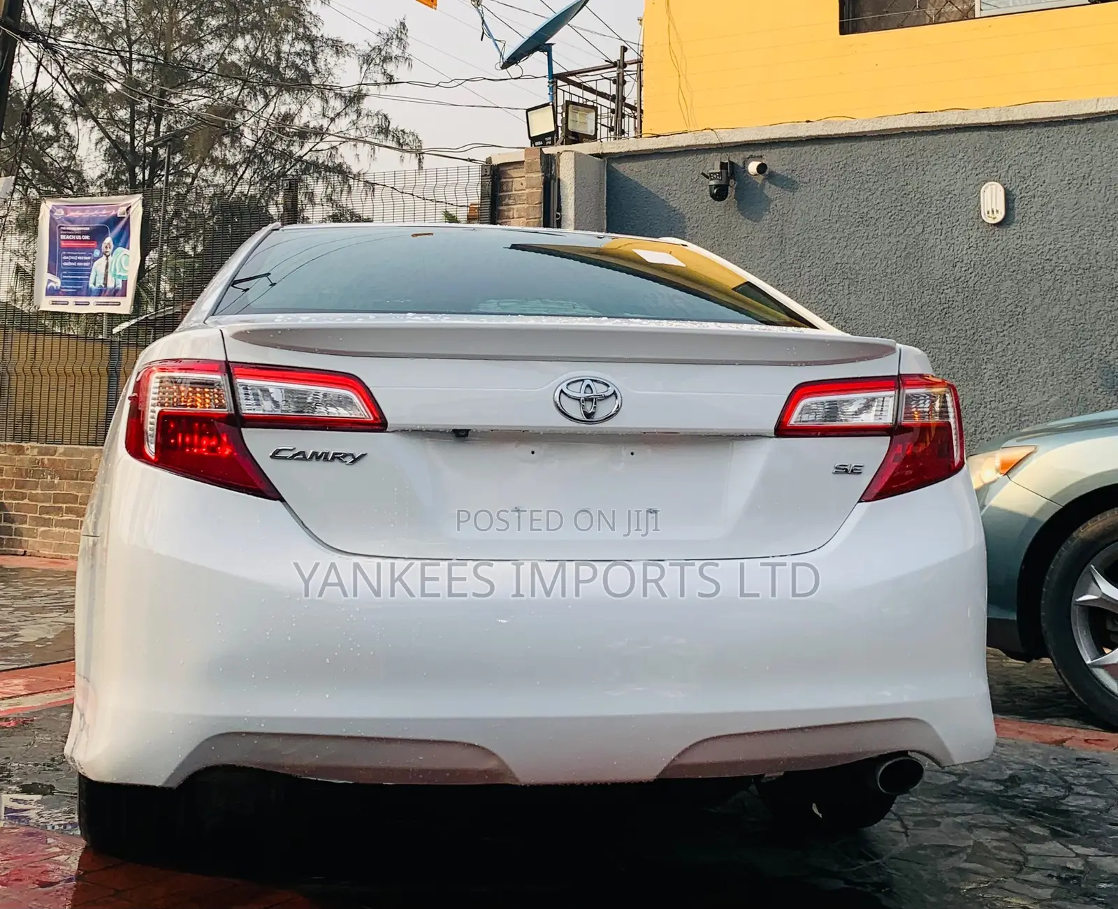 Toyota Camry SE 4dr Sedan (2.5L 4cyl 6A) 2014 White