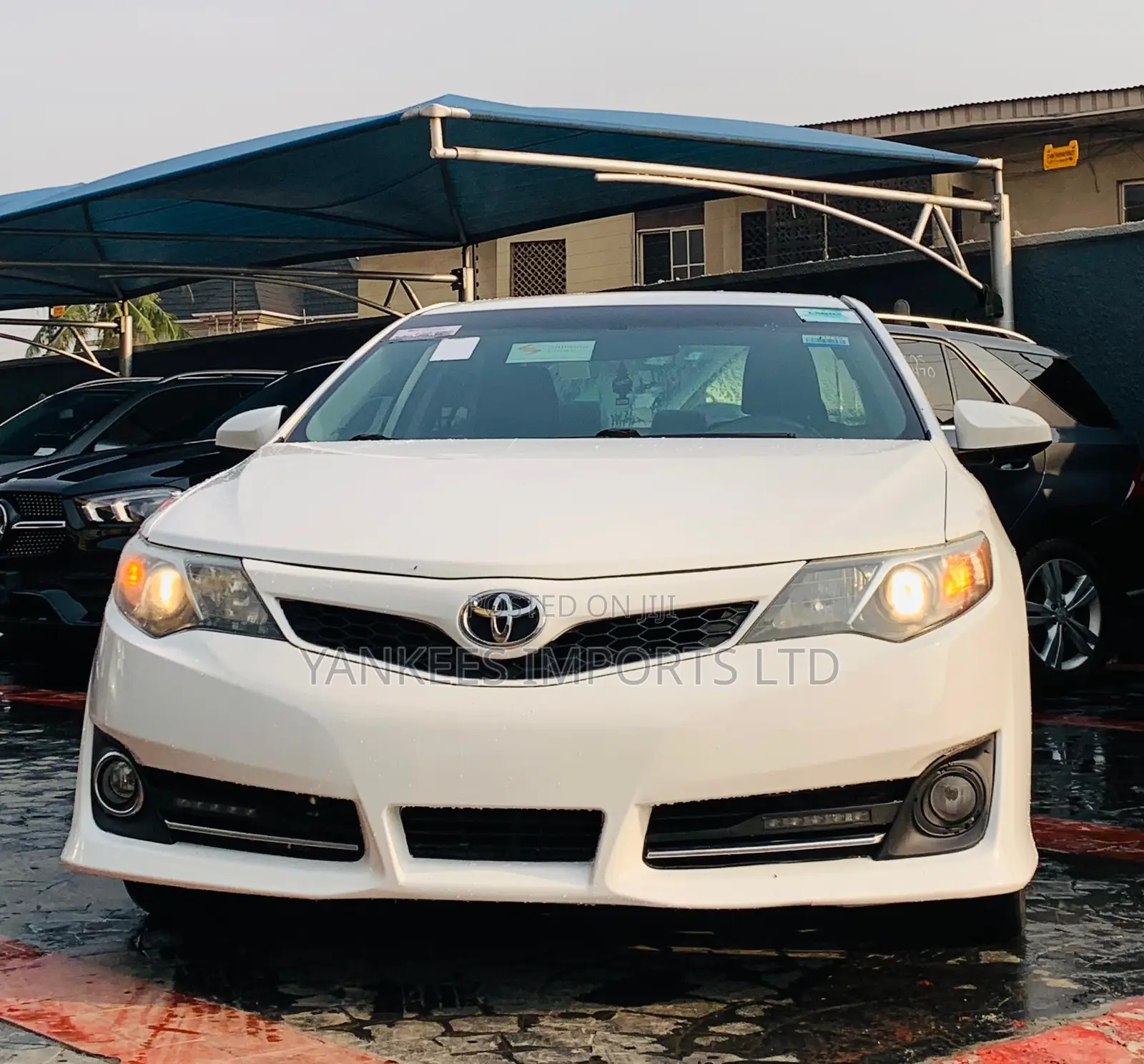 Toyota Camry SE 4dr Sedan (2.5L 4cyl 6A) 2014 White