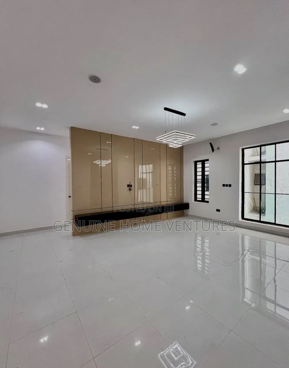 2bdrm Apartment in Ologolo Lekki for sale