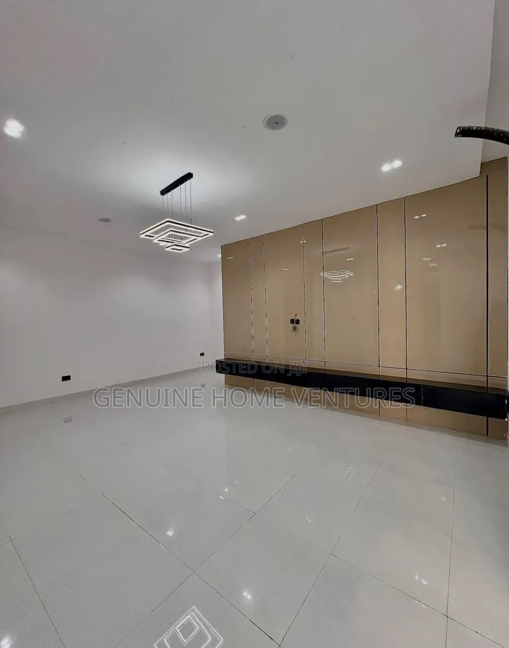 2bdrm Apartment in Ologolo Lekki for sale