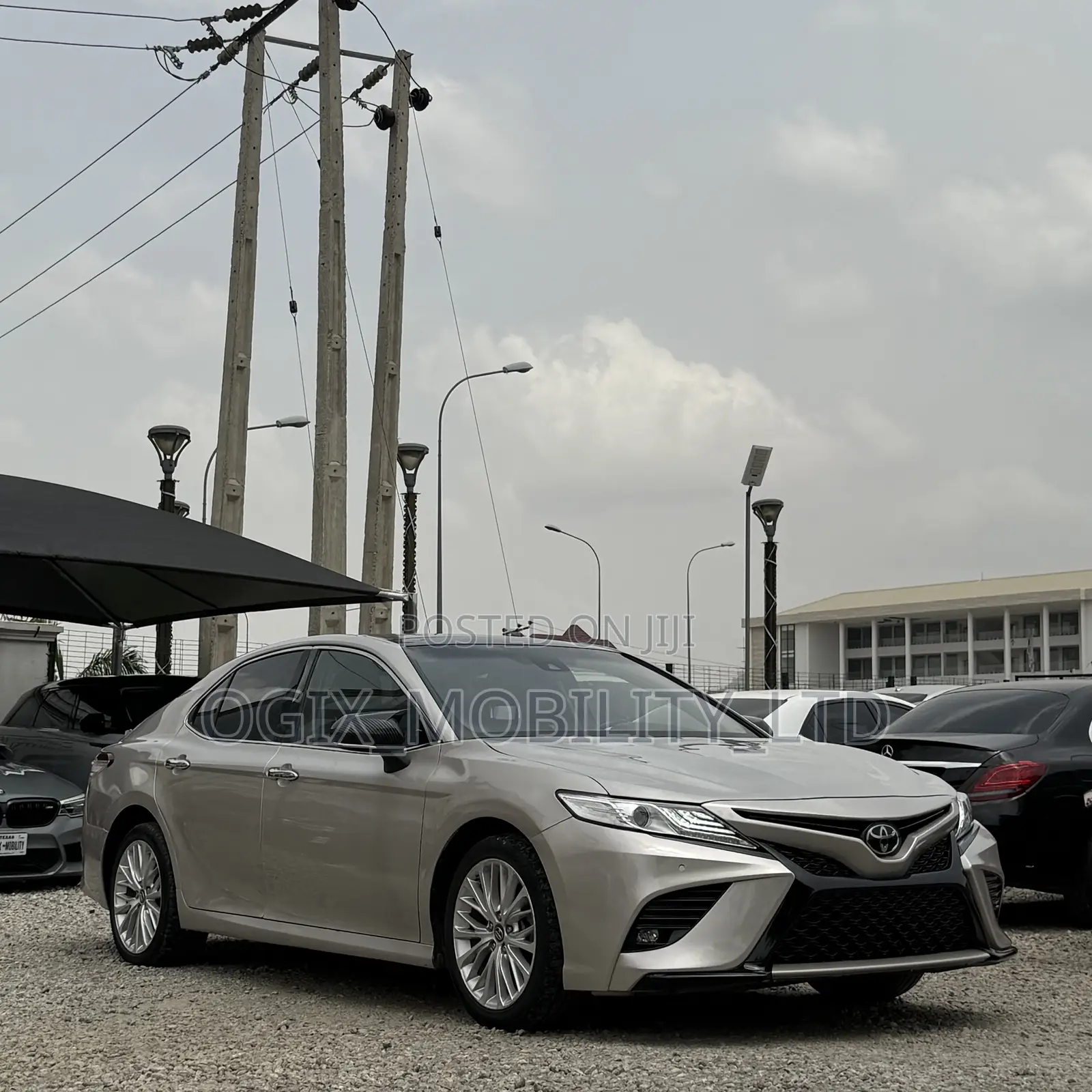 Toyota Camry 2020 Gold