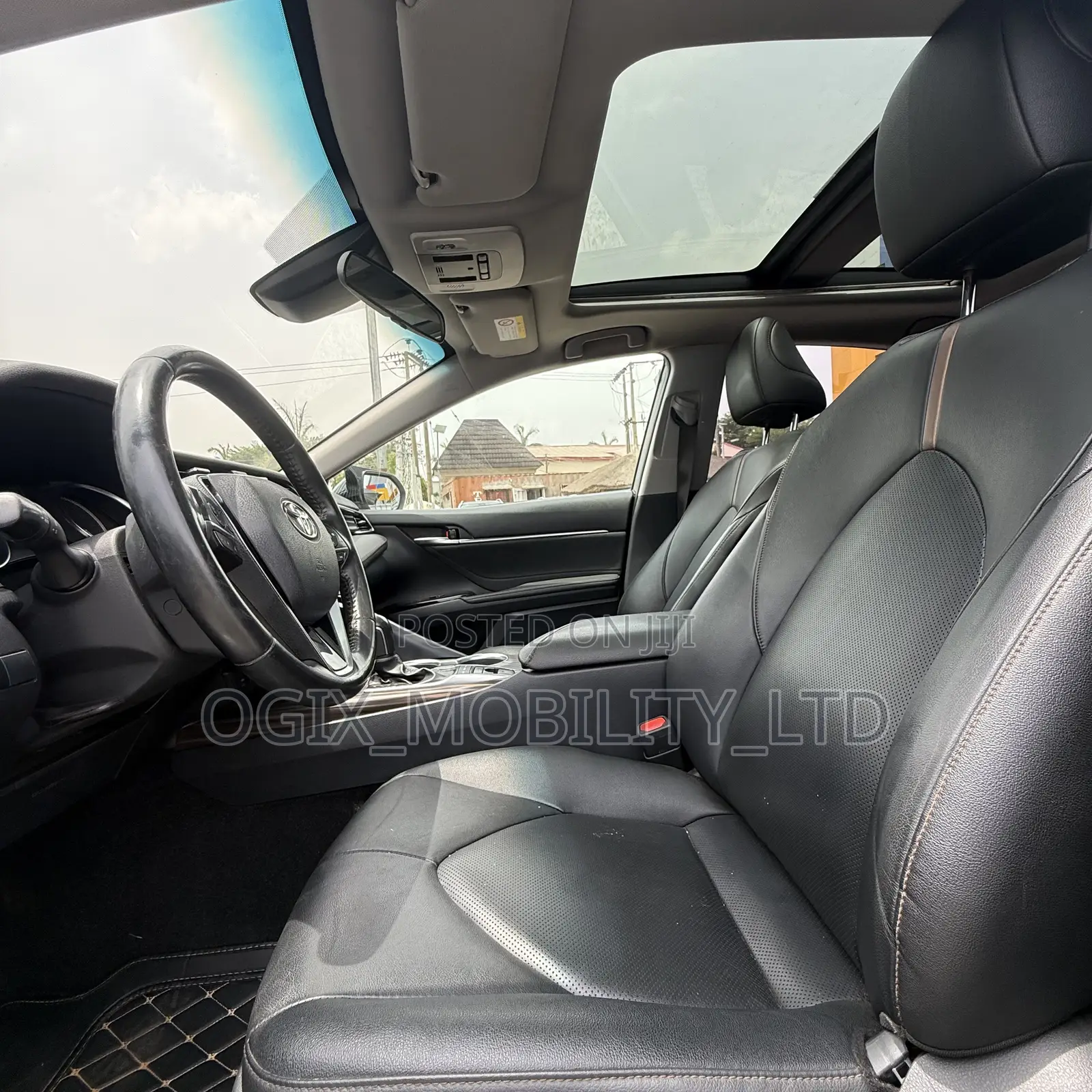 Toyota Camry 2020 Gold