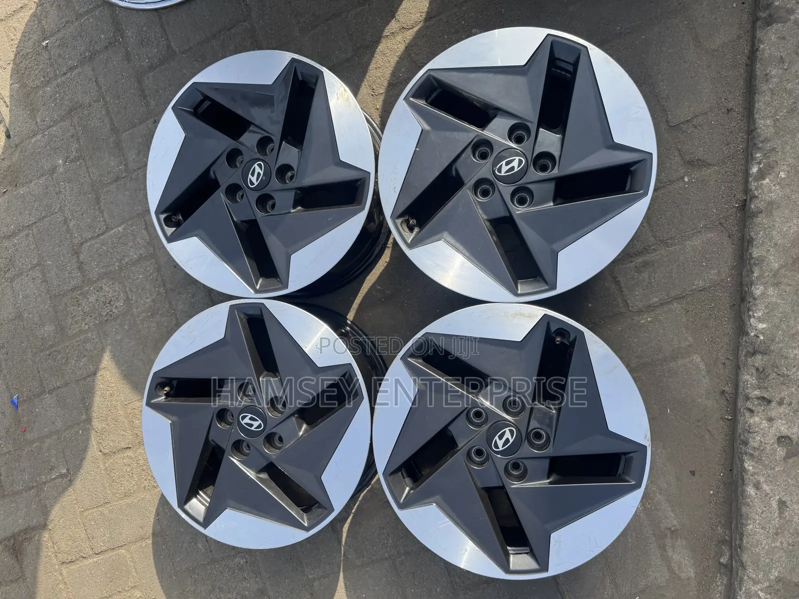 Hyundai Elantra 2023 Rim 17