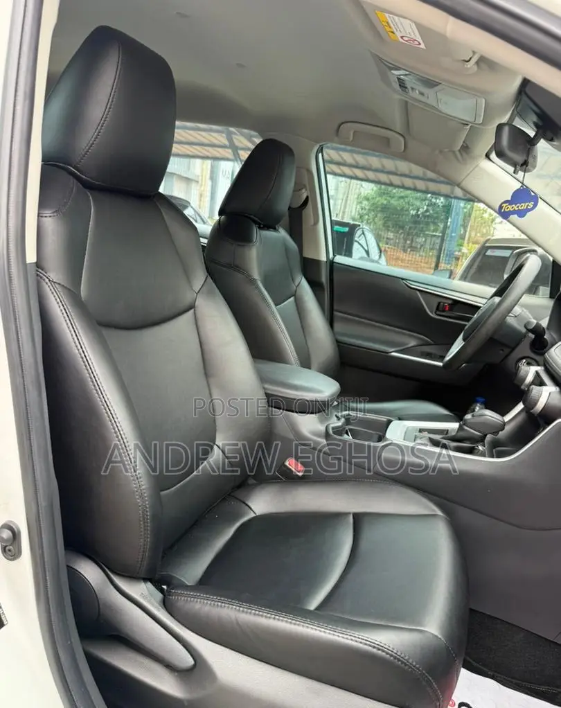 Toyota RAV4 2021 White