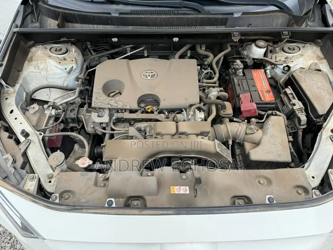 Toyota RAV4 2021 White
