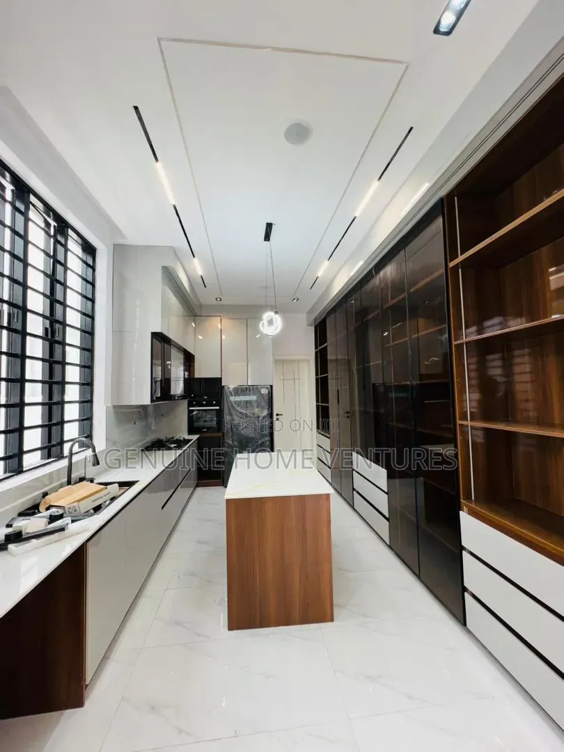 5bdrm Duplex in Ikate for sale