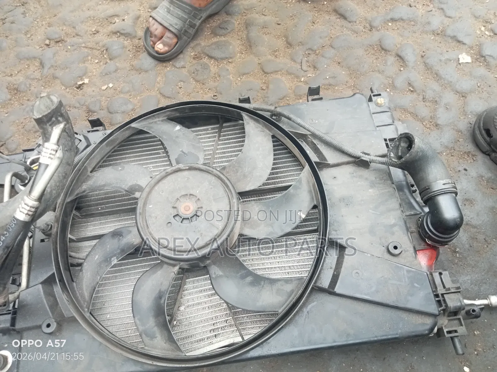 Clean Tokunbo Radiator Fan Assembly for Chevrolet Cruze (Complete)