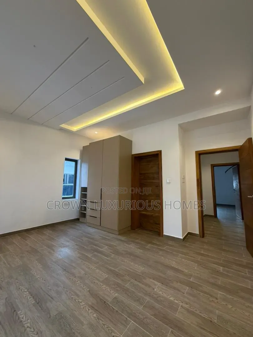 5bdrm Duplex in Kolapo Ishola Gra, Ibadan for sale