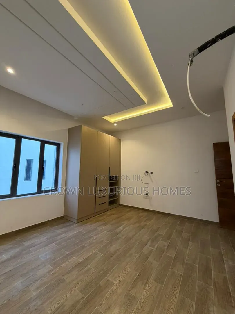 5bdrm Duplex in Kolapo Ishola Gra, Ibadan for sale
