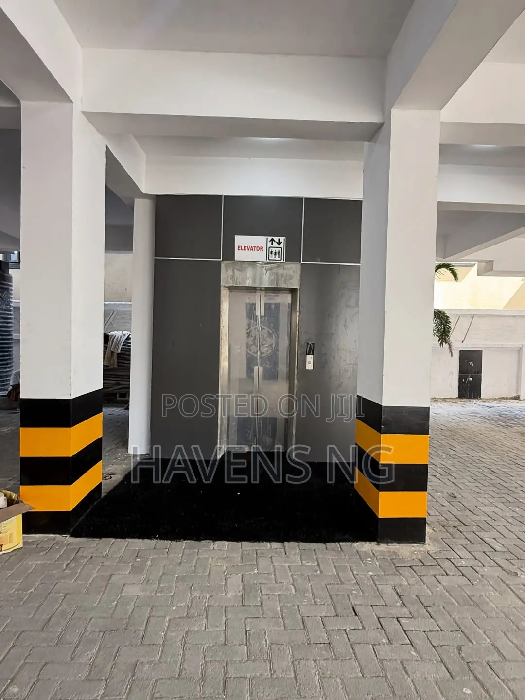 3bdrm Apartment in Lekki Phase 1 for sale