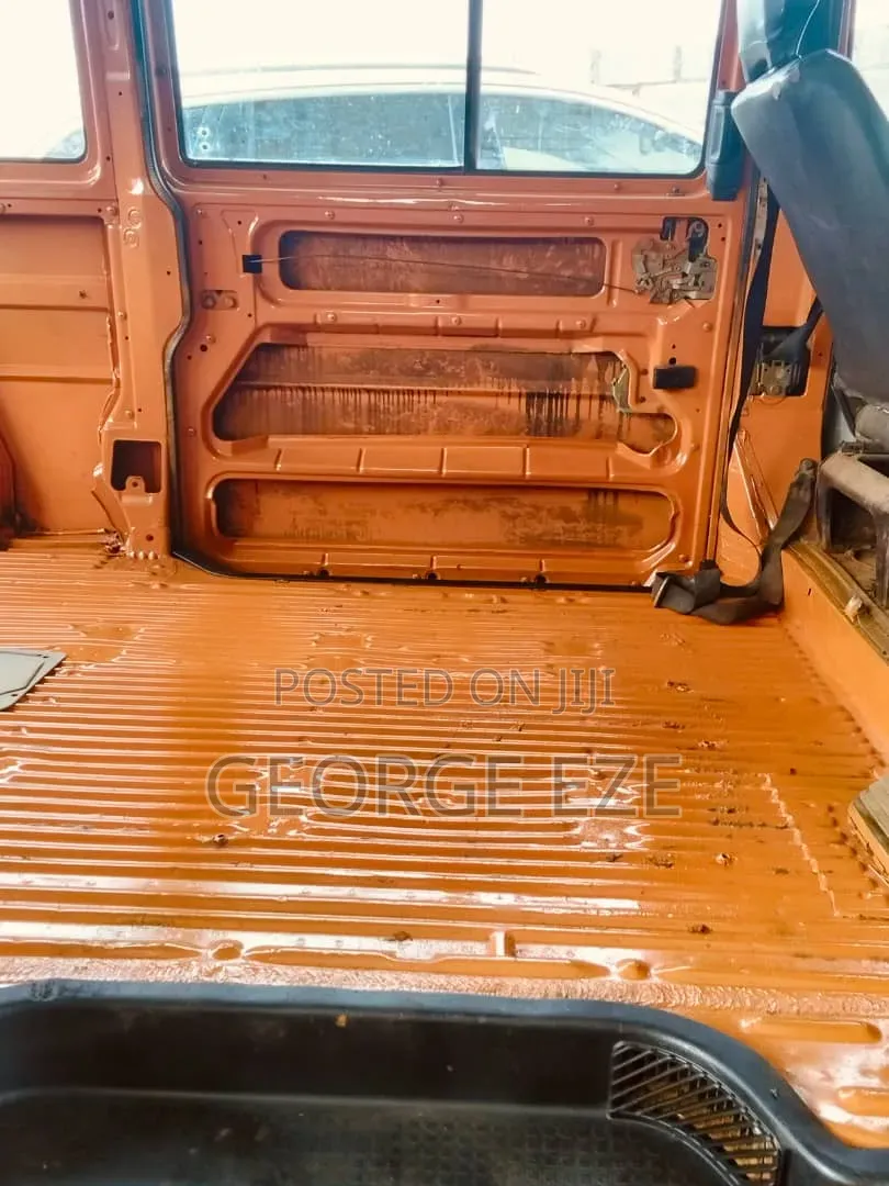 Volkswagen Transporter 2004 Orange