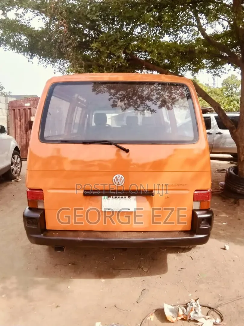 Volkswagen Transporter 2004 Orange