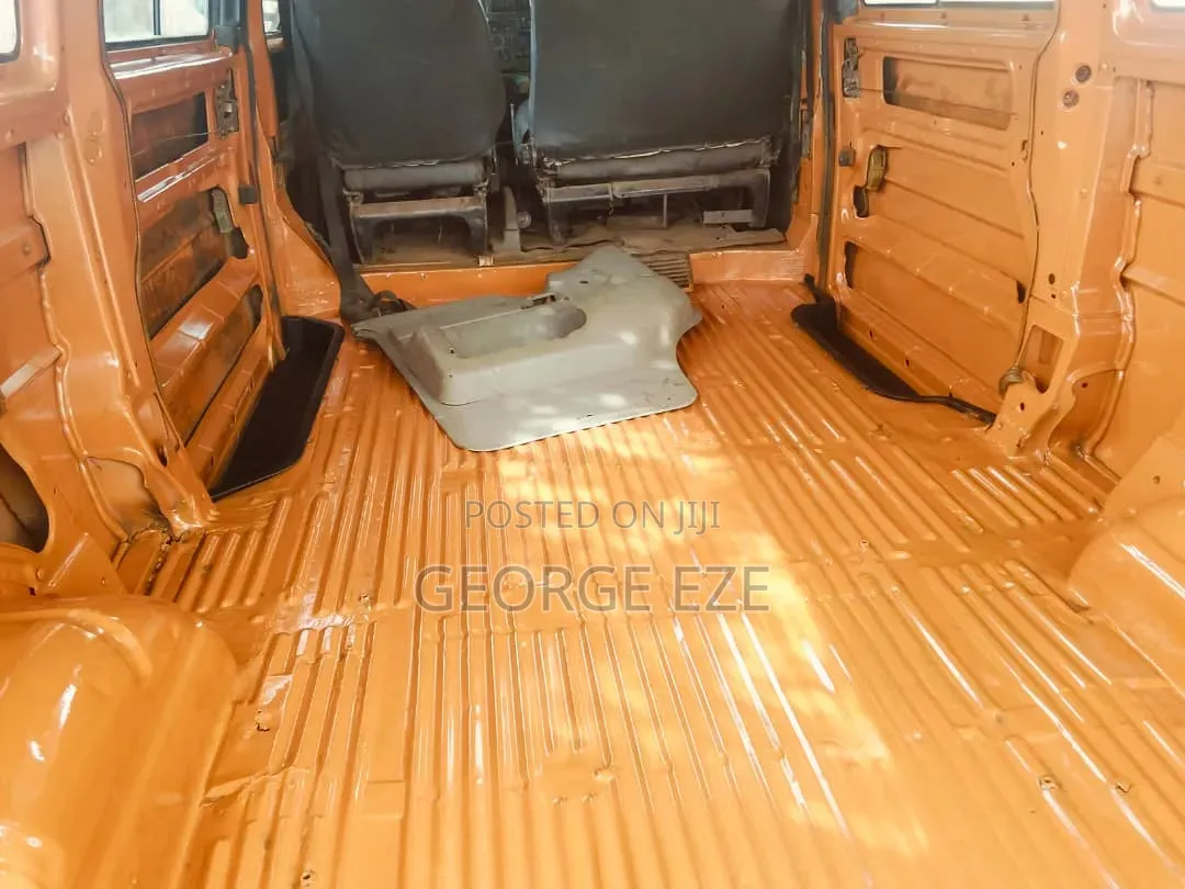 Volkswagen Transporter 2004 Orange