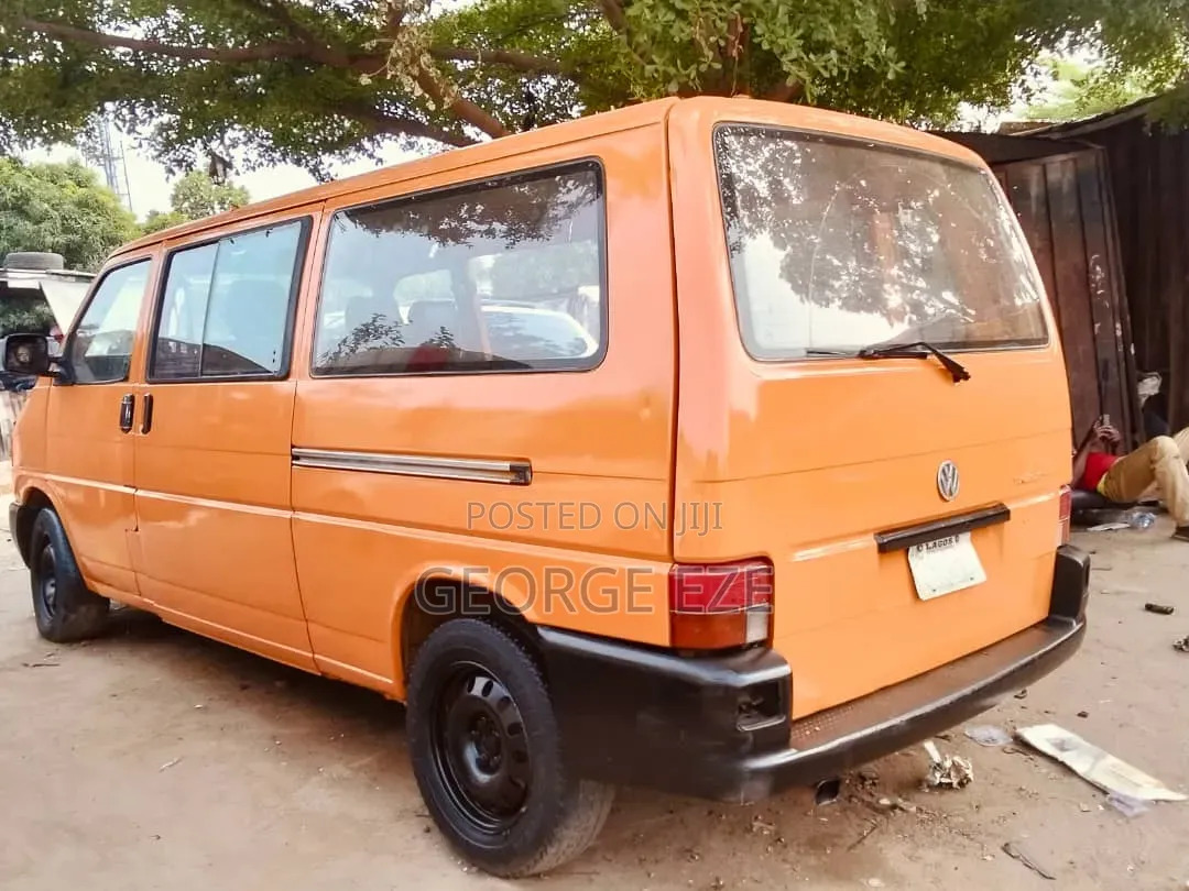 Volkswagen Transporter 2004 Orange