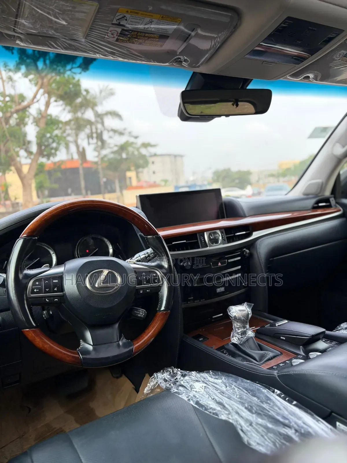 Lexus LX 2017 Gold