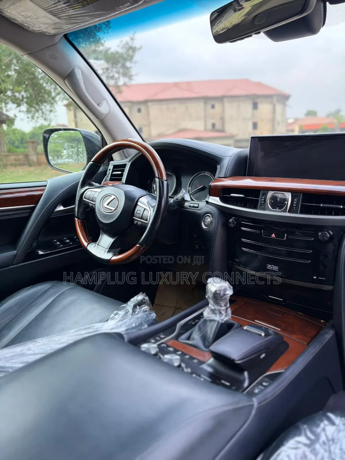 Lexus LX 2017 Gold
