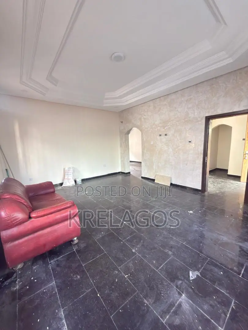 5bdrm Duplex in Chevron for rent
