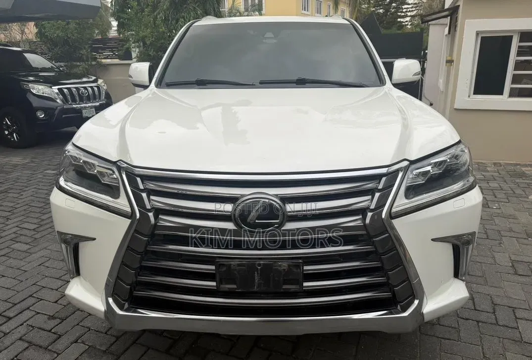 Lexus LX 570 AWD 2019 White