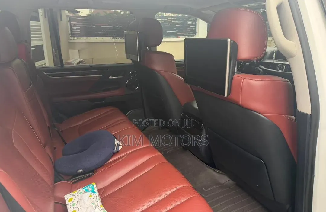 Lexus LX 570 AWD 2019 White