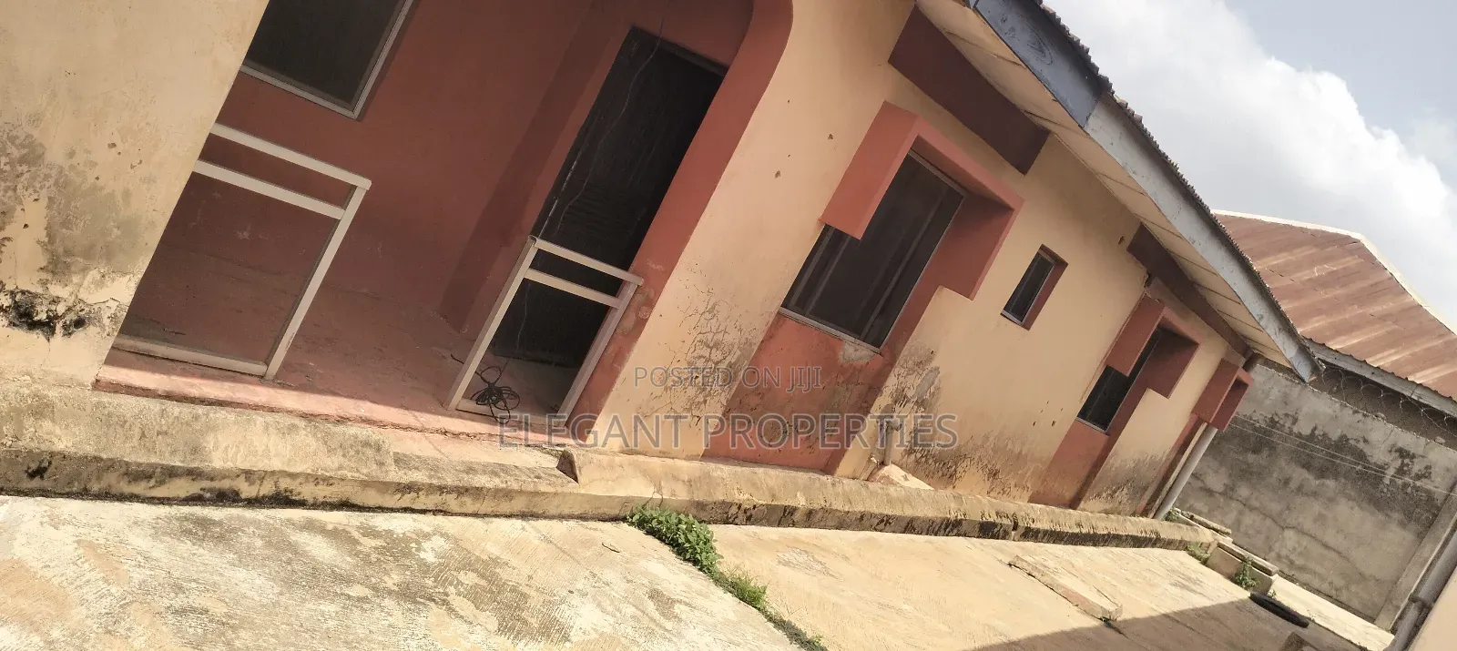 4bdrm Block of Flats in Close To Lead Mall, Osogbo for sale