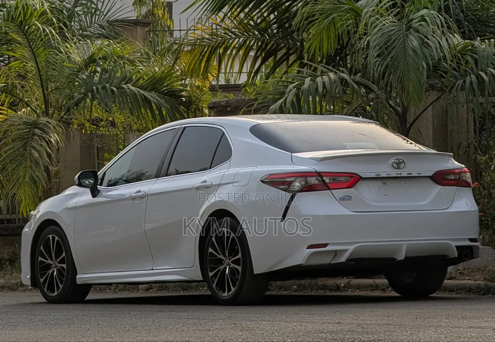 Toyota Camry 2019 White