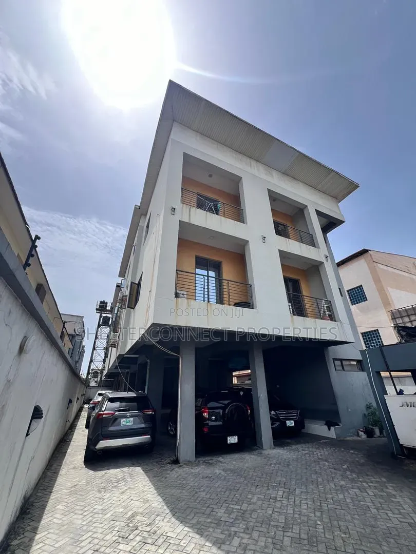 1bdrm Apartment in Lekki Phase 1 for rent