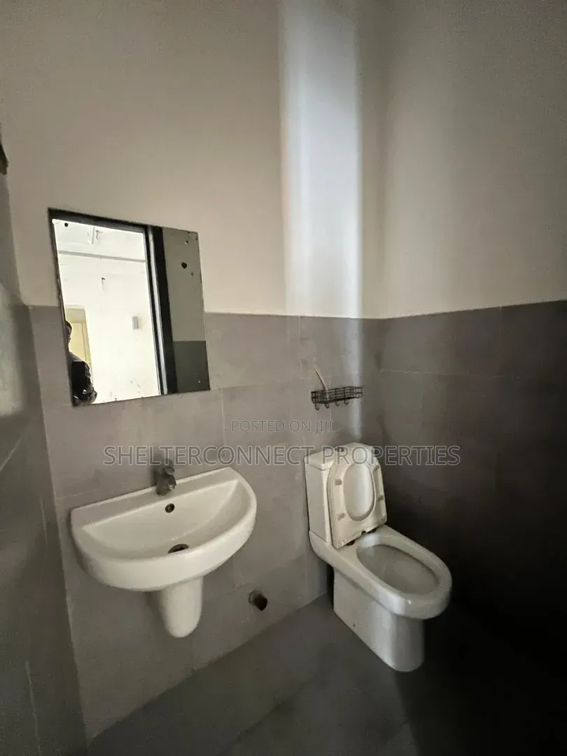 1bdrm Apartment in Lekki Phase 1 for rent
