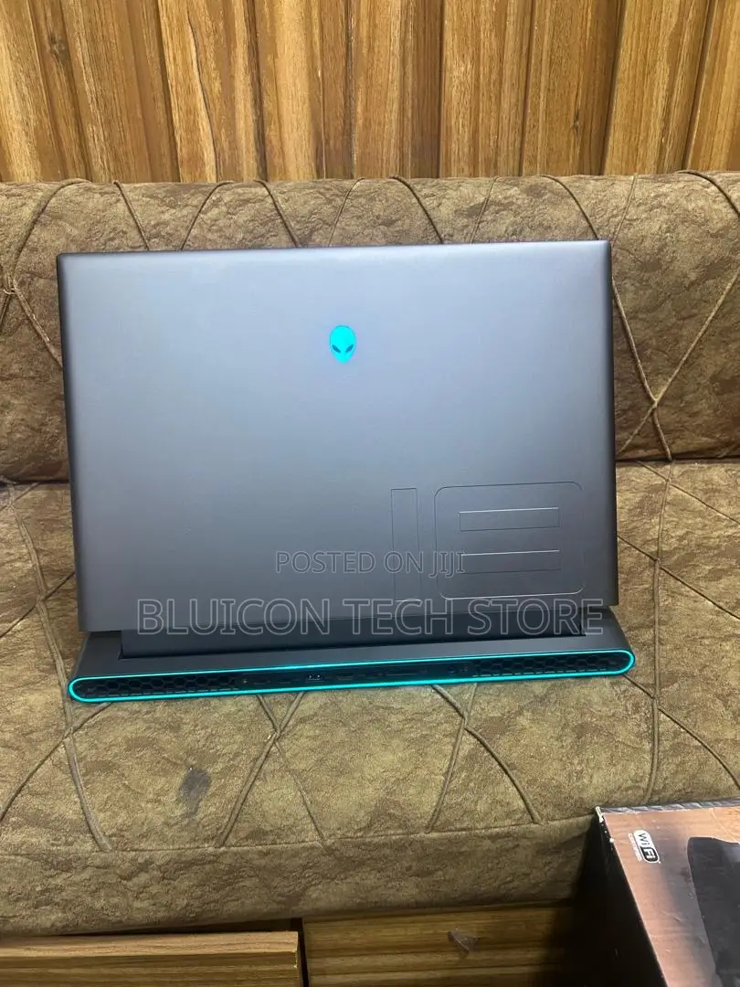 Laptop Dell Allienware M18 R1 32GB AMD Ryzen 9 SSD 1T