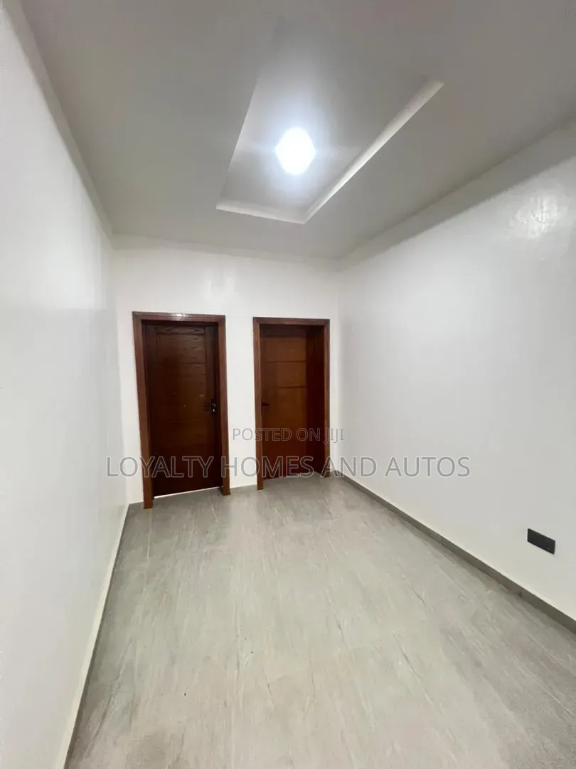 3bdrm House in Adeniyi Jones for sale