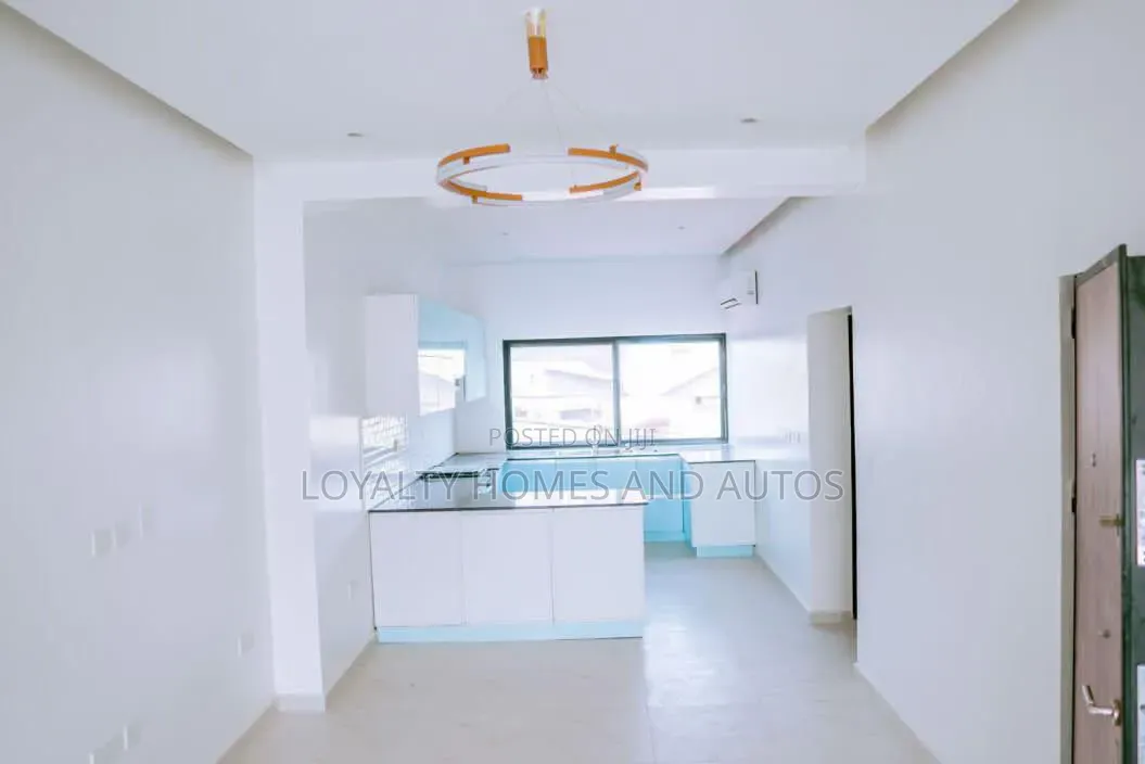 3bdrm House in Adeniyi Jones for sale