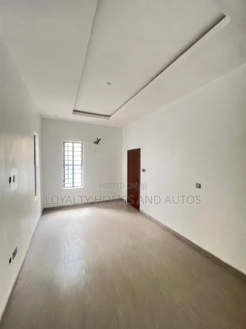 3bdrm House in Adeniyi Jones for sale