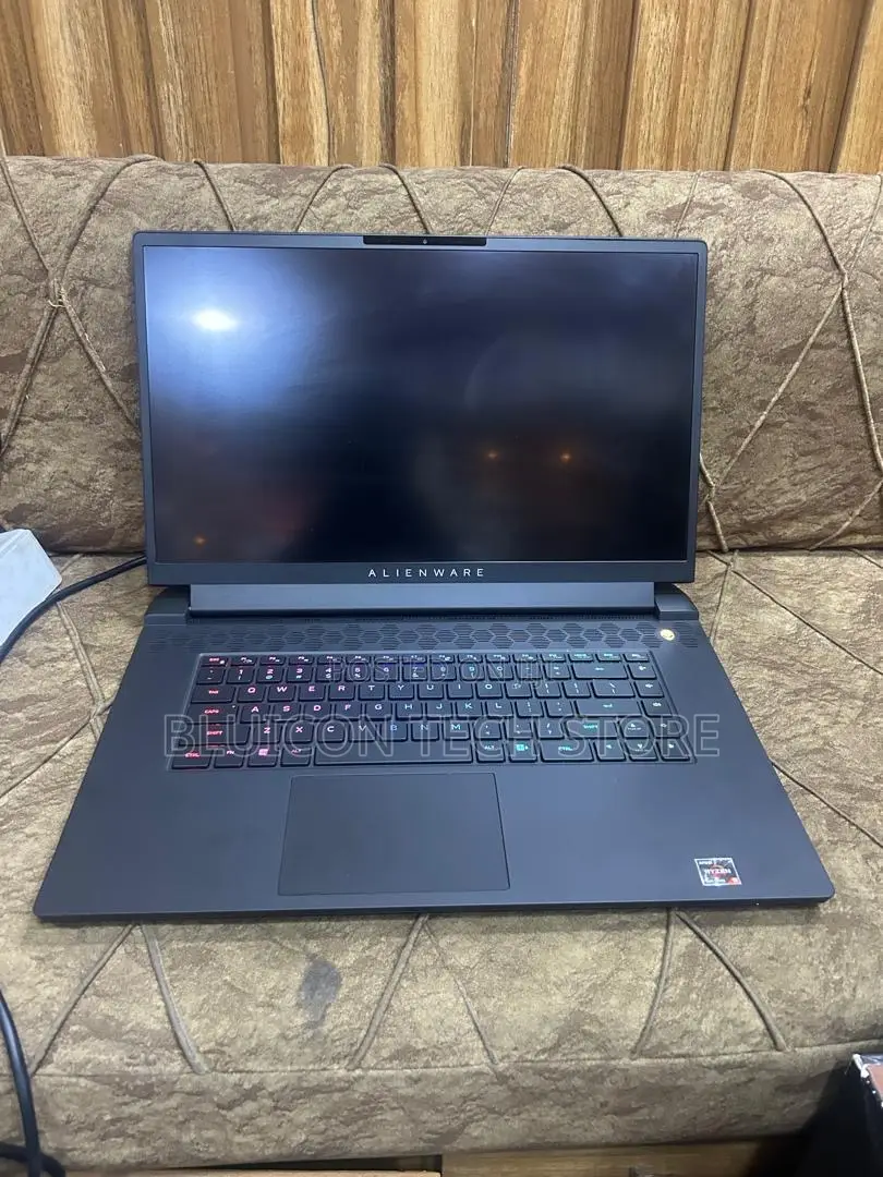 Laptop Alienware m17 R5 16GB AMD Ryzen 9 SSD 1T