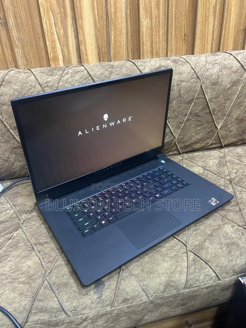 Laptop Alienware m17 R5 16GB AMD Ryzen 9 SSD 1T