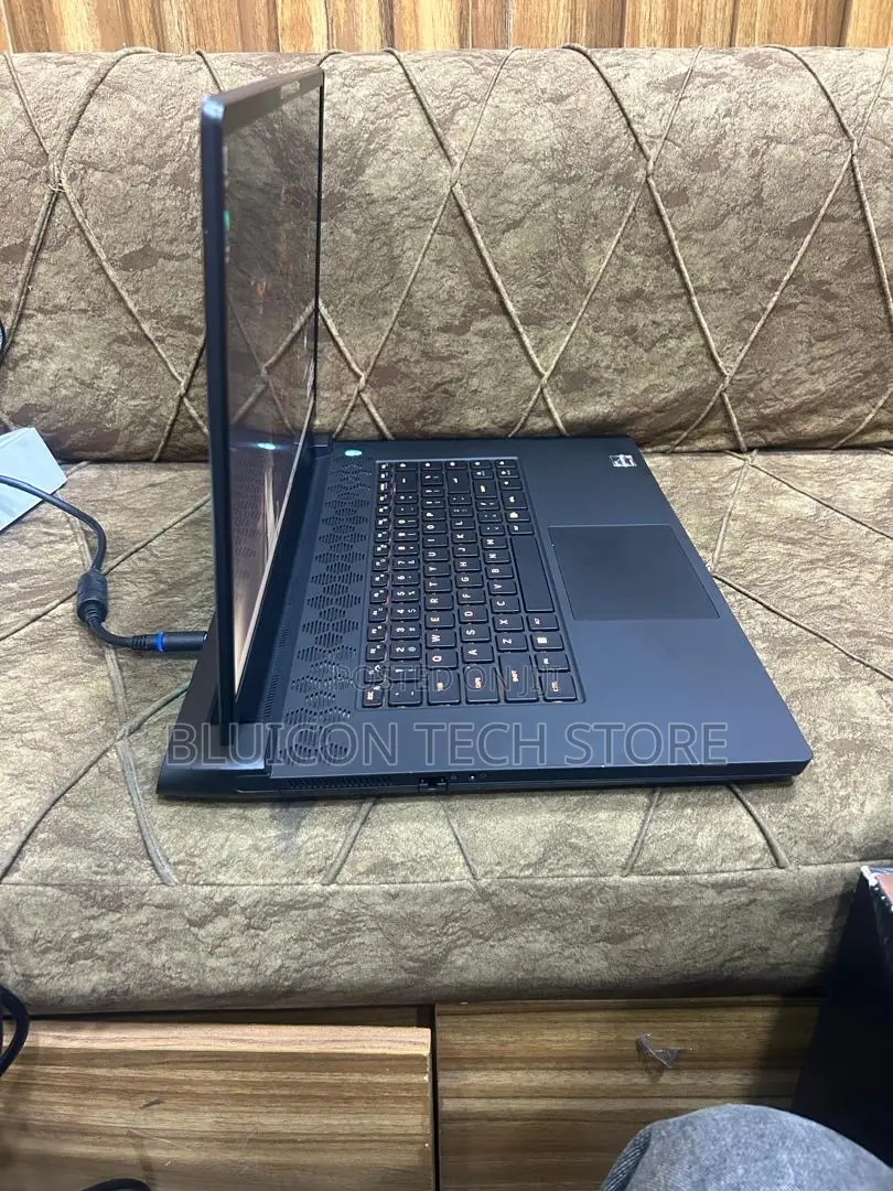 Laptop Alienware m17 R5 16GB AMD Ryzen 9 SSD 1T