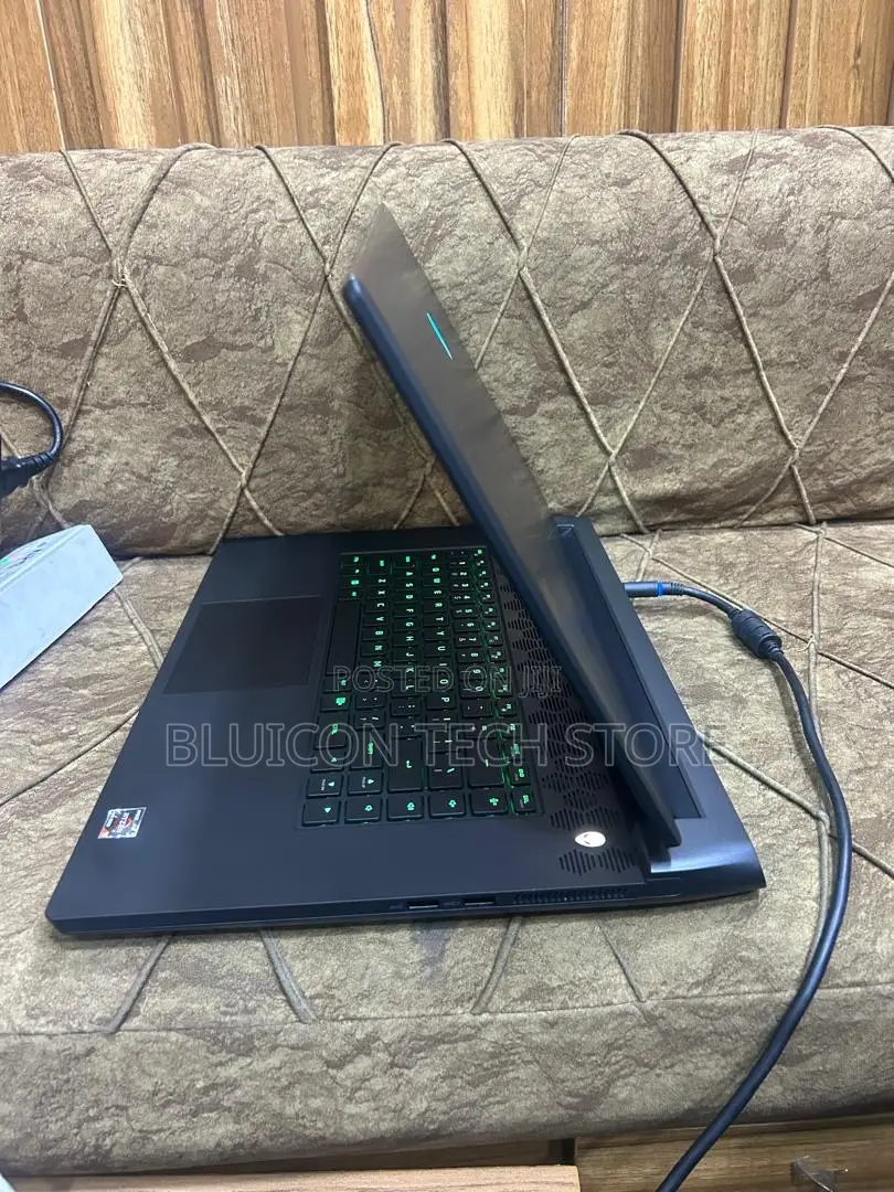 Laptop Alienware m17 R5 16GB AMD Ryzen 9 SSD 1T
