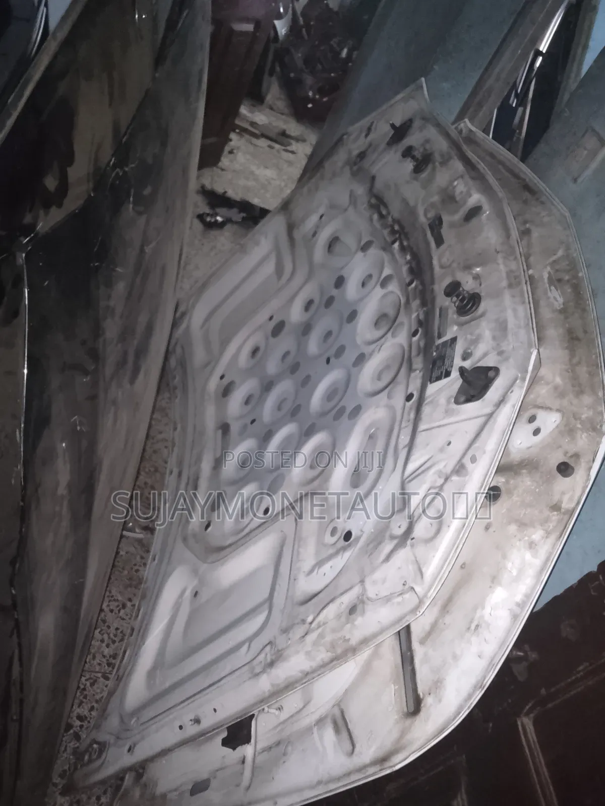 Mercedes Benz 205 Bonnet C300