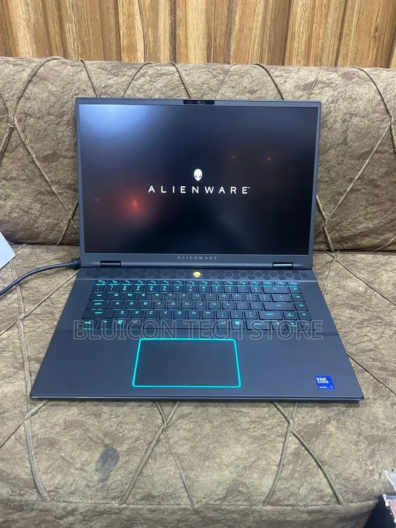 Laptop Alienware M16 R2 16GB Intel Core Ultra 7 SSD 1T