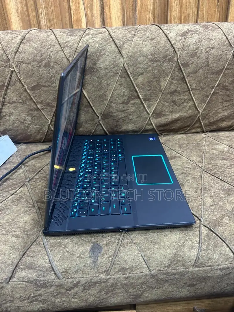 Laptop Alienware M16 R2 16GB Intel Core Ultra 7 SSD 1T