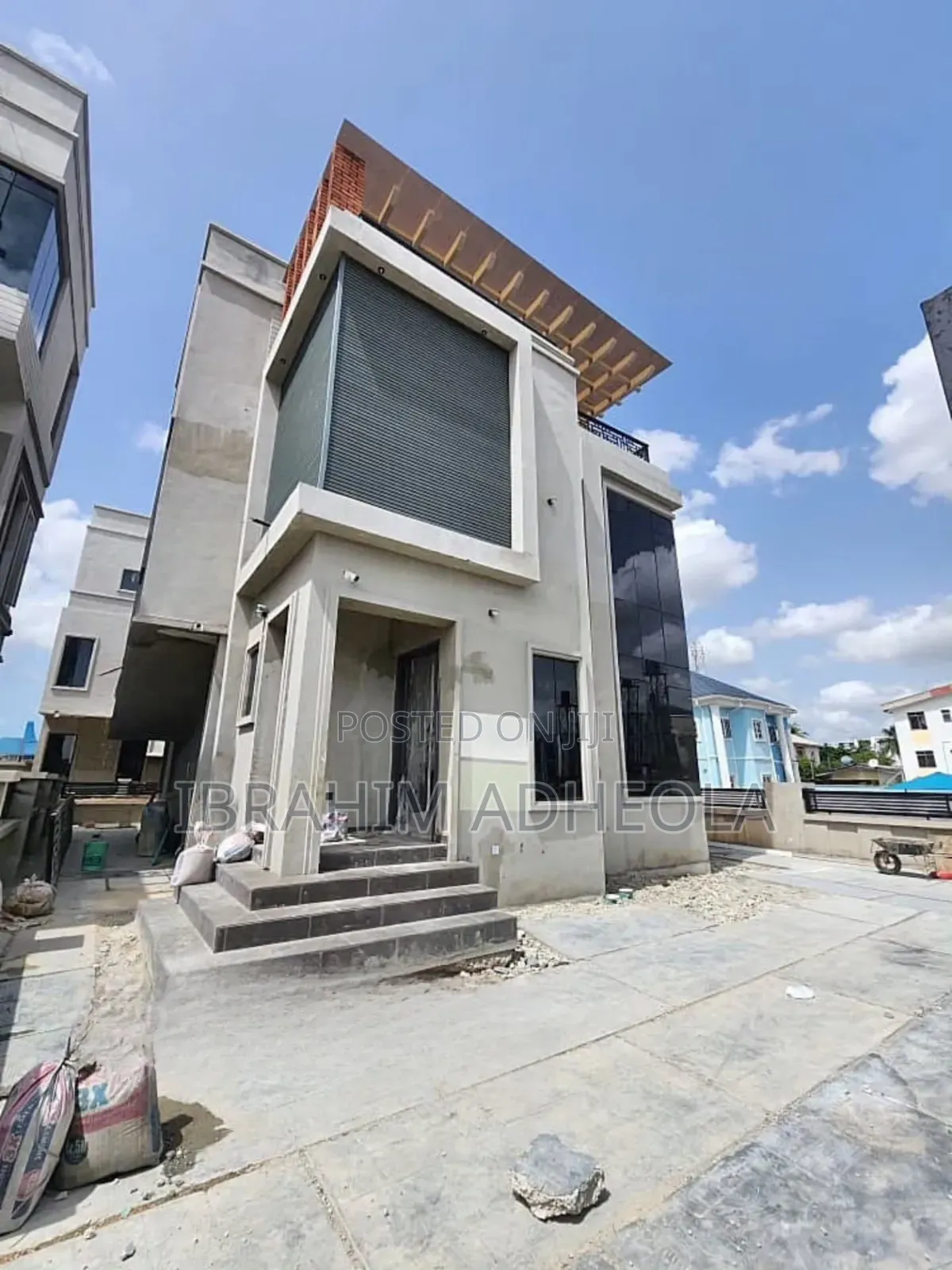 4bdrm Duplex in Alaka for sale