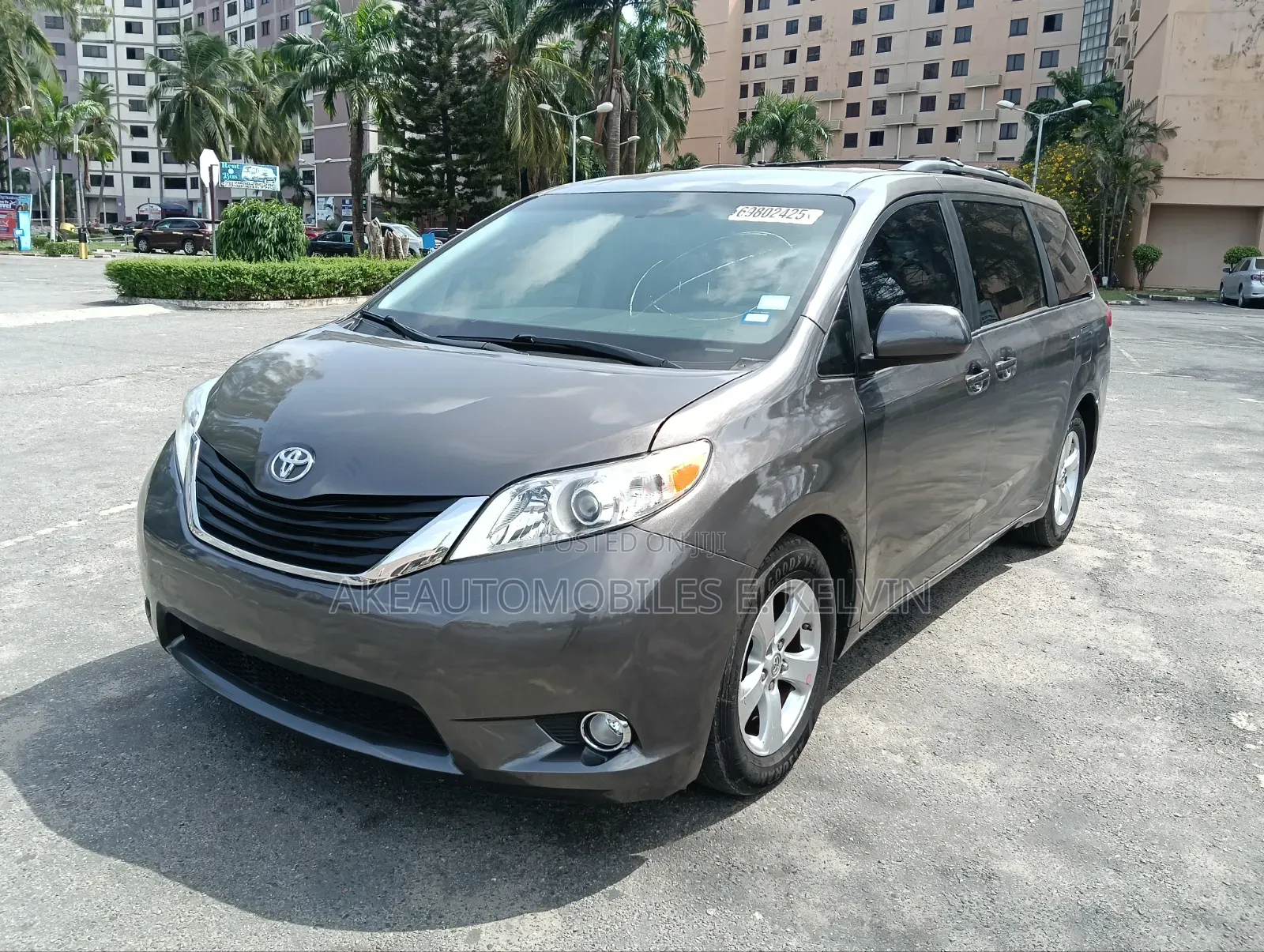 Toyota Sienna LE 7-Passenger 4dr Minivan AWD (3.5L 6cyl 6A) 2014 Gray