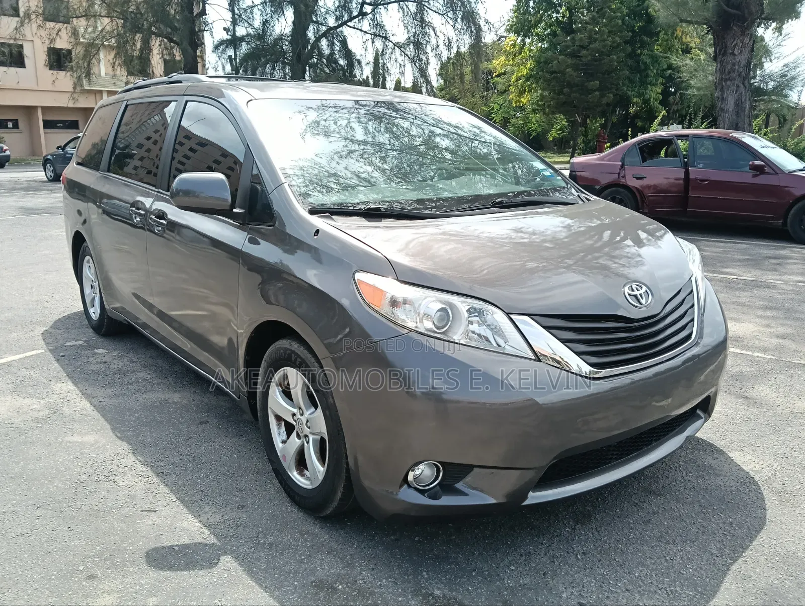 Toyota Sienna LE 7-Passenger 4dr Minivan AWD (3.5L 6cyl 6A) 2014 Gray