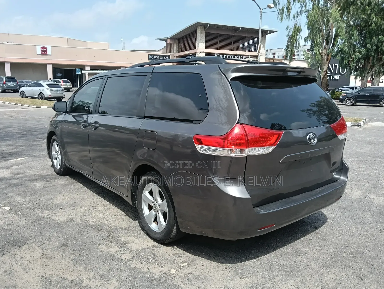 Toyota Sienna LE 7-Passenger 4dr Minivan AWD (3.5L 6cyl 6A) 2014 Gray