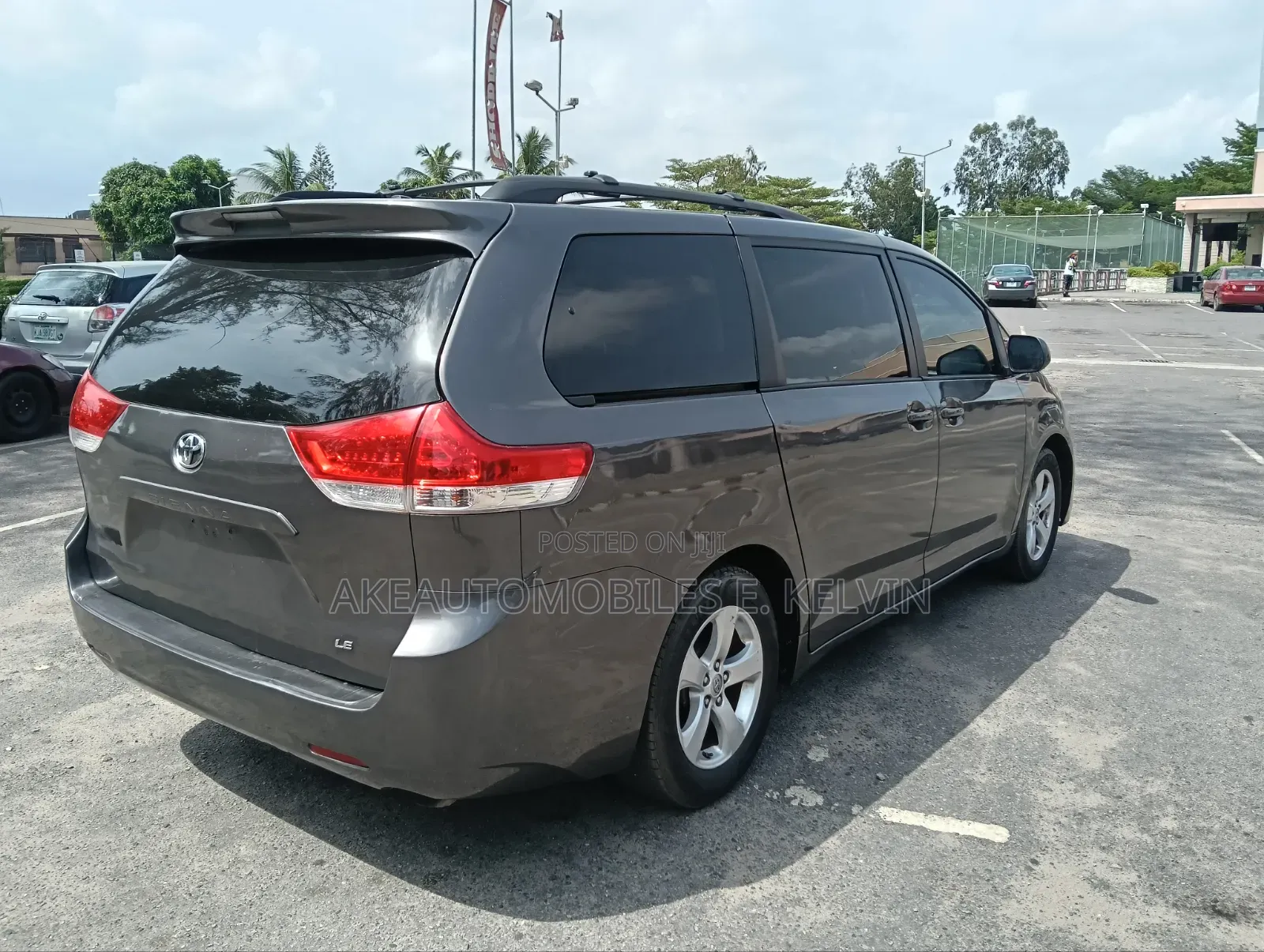Toyota Sienna LE 7-Passenger 4dr Minivan AWD (3.5L 6cyl 6A) 2014 Gray