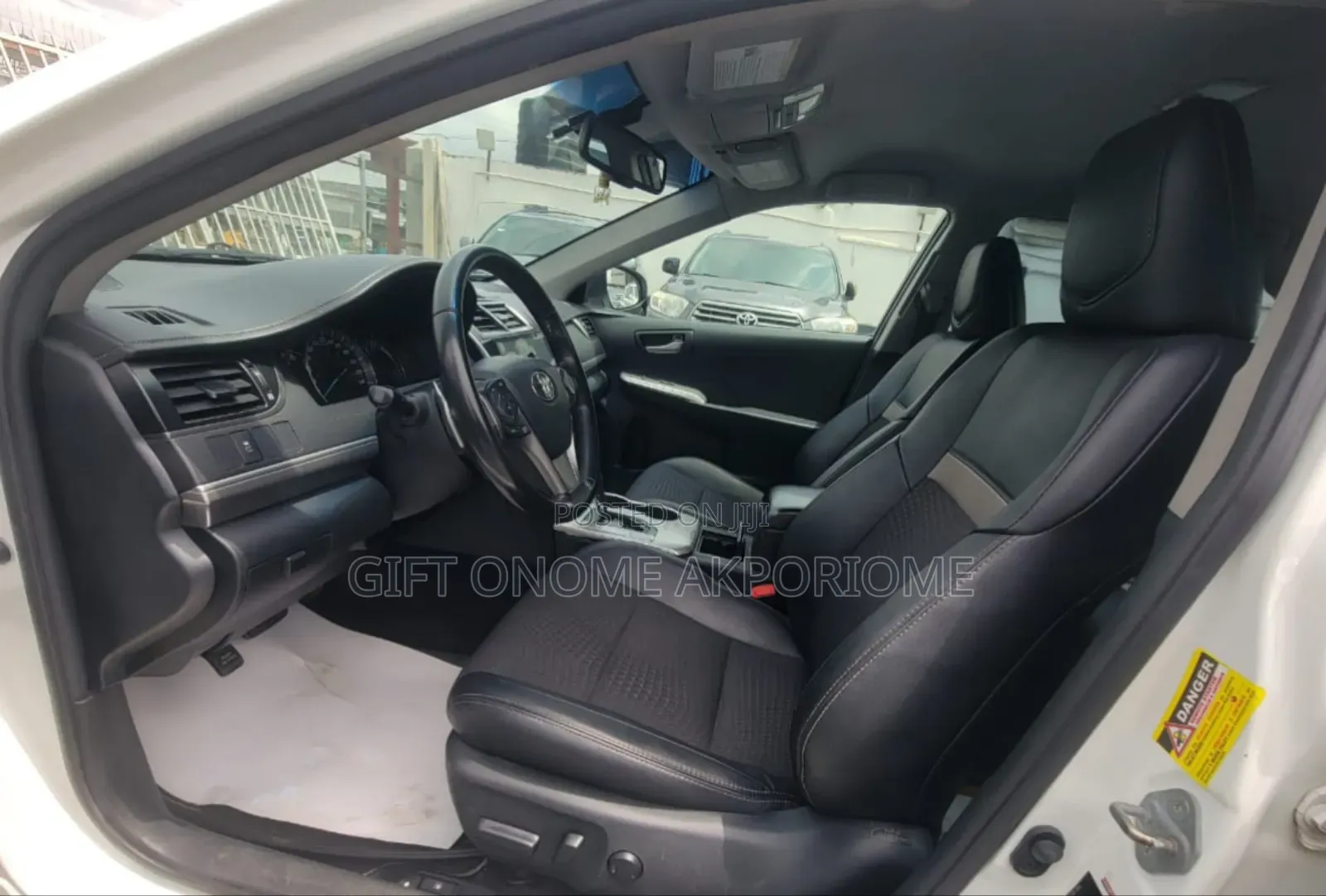 Toyota Camry SE 4dr Sedan (2.5L 4cyl 6A) 2012 White