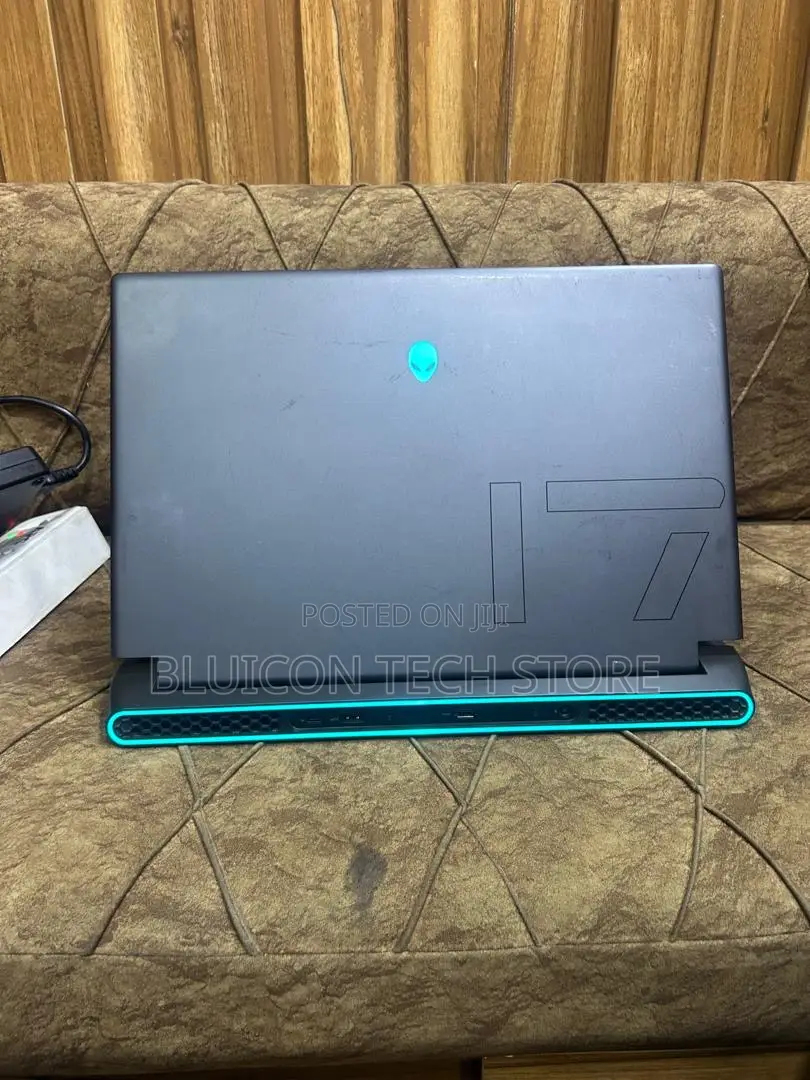 Laptop Alienware m17 R5 16GB AMD Ryzen 9 SSD 1T