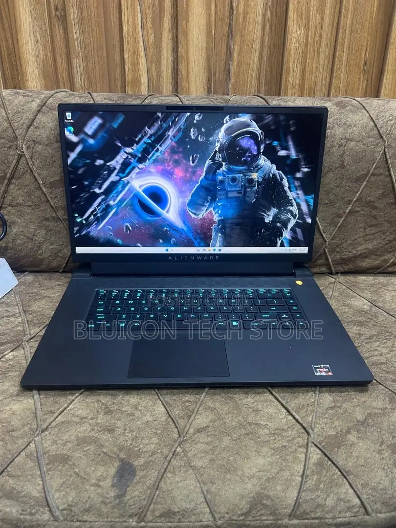 Laptop Alienware m17 R5 16GB AMD Ryzen 9 SSD 1T